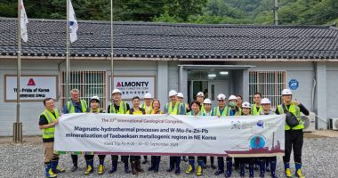 The visiting team, composed of geologists and geochemists, was led by Professor Seo Jeong-hoon from the Department of Geology at Seoul National University.