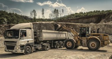 Dump truck at a work site via Pixabay,