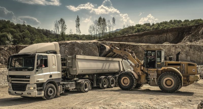 Dump truck at a work site via Pixabay,