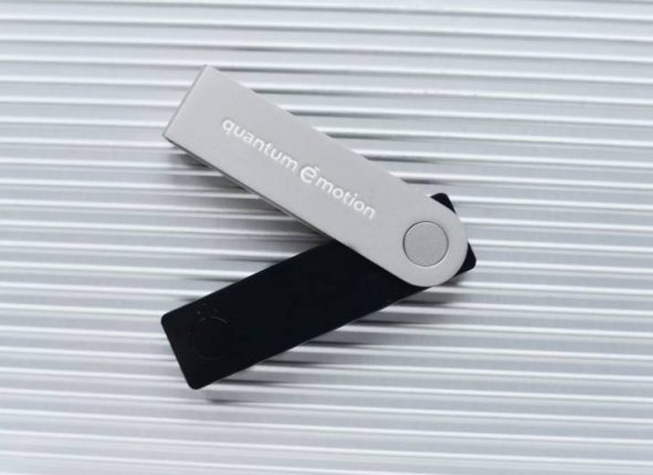 Quantum eMotion's digital asset hardware wallet prototype